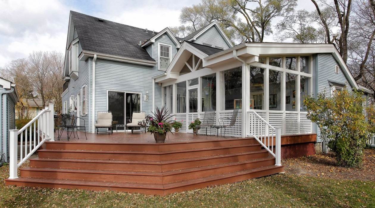 16 Cozy Wraparound Porch Ideas For Homes Of Every Style