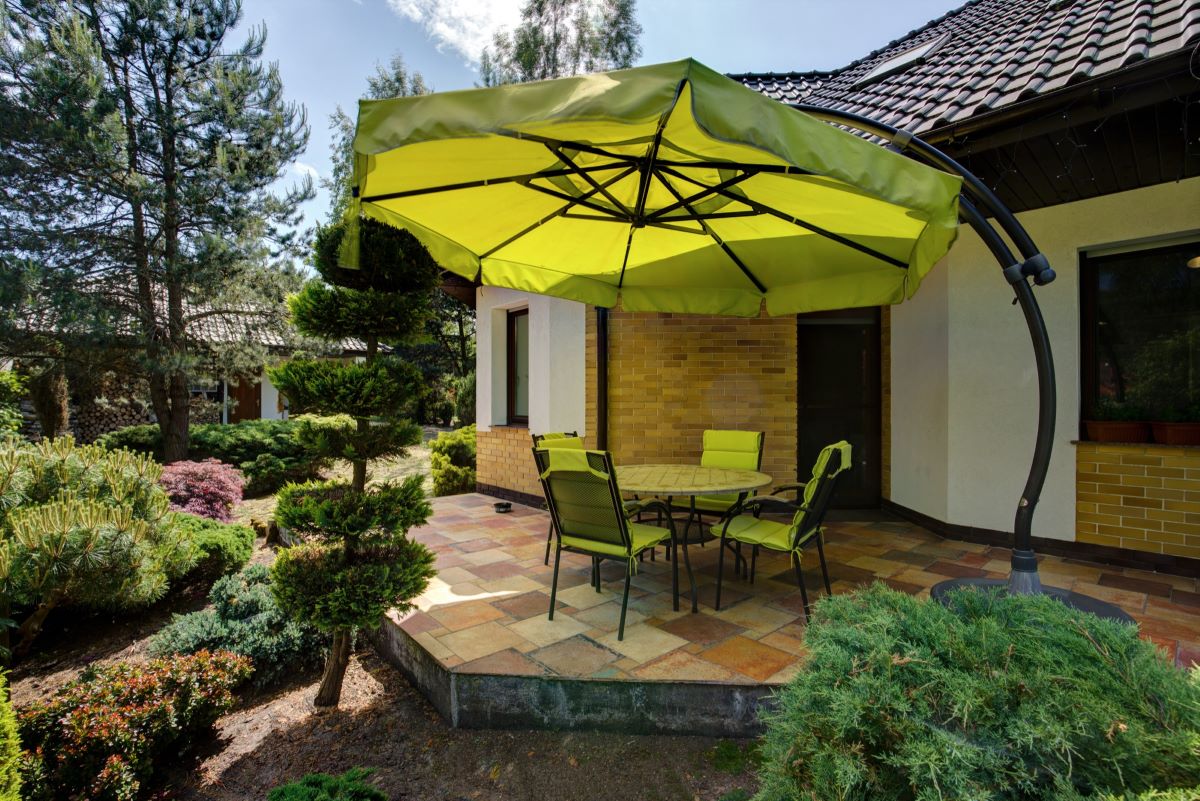20 Smart Shade Solutions To Shield Your Outdoor Space