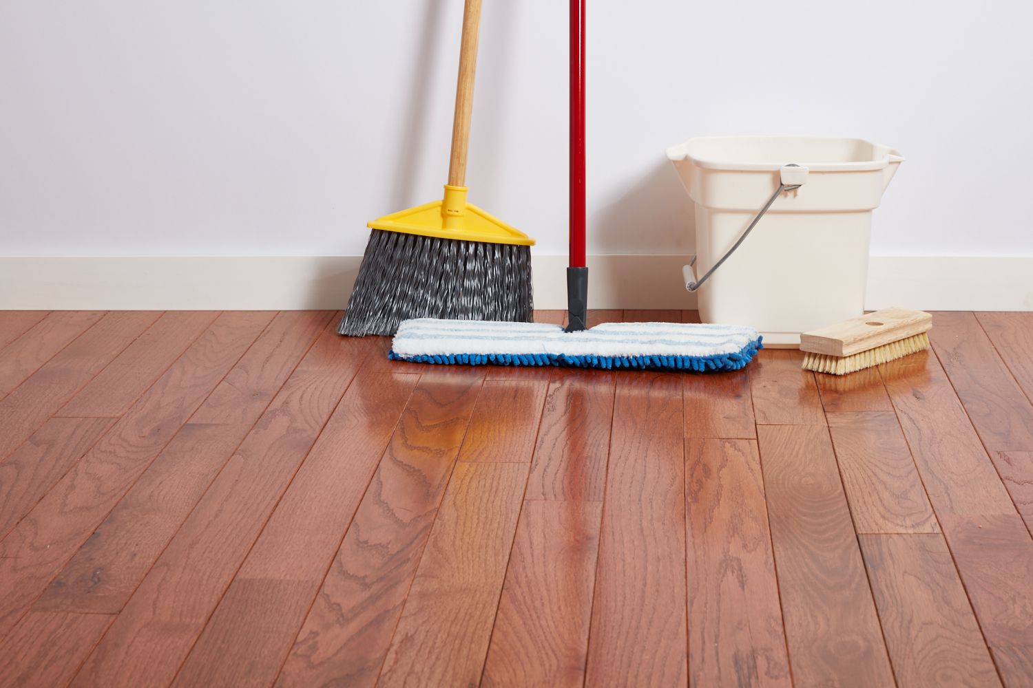 3 Ways Of Using Wax For Wood Floors To Restore Shine