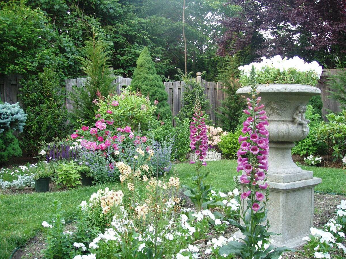 5 Clever Landscaping Tricks That Restored A 19th-century Garden