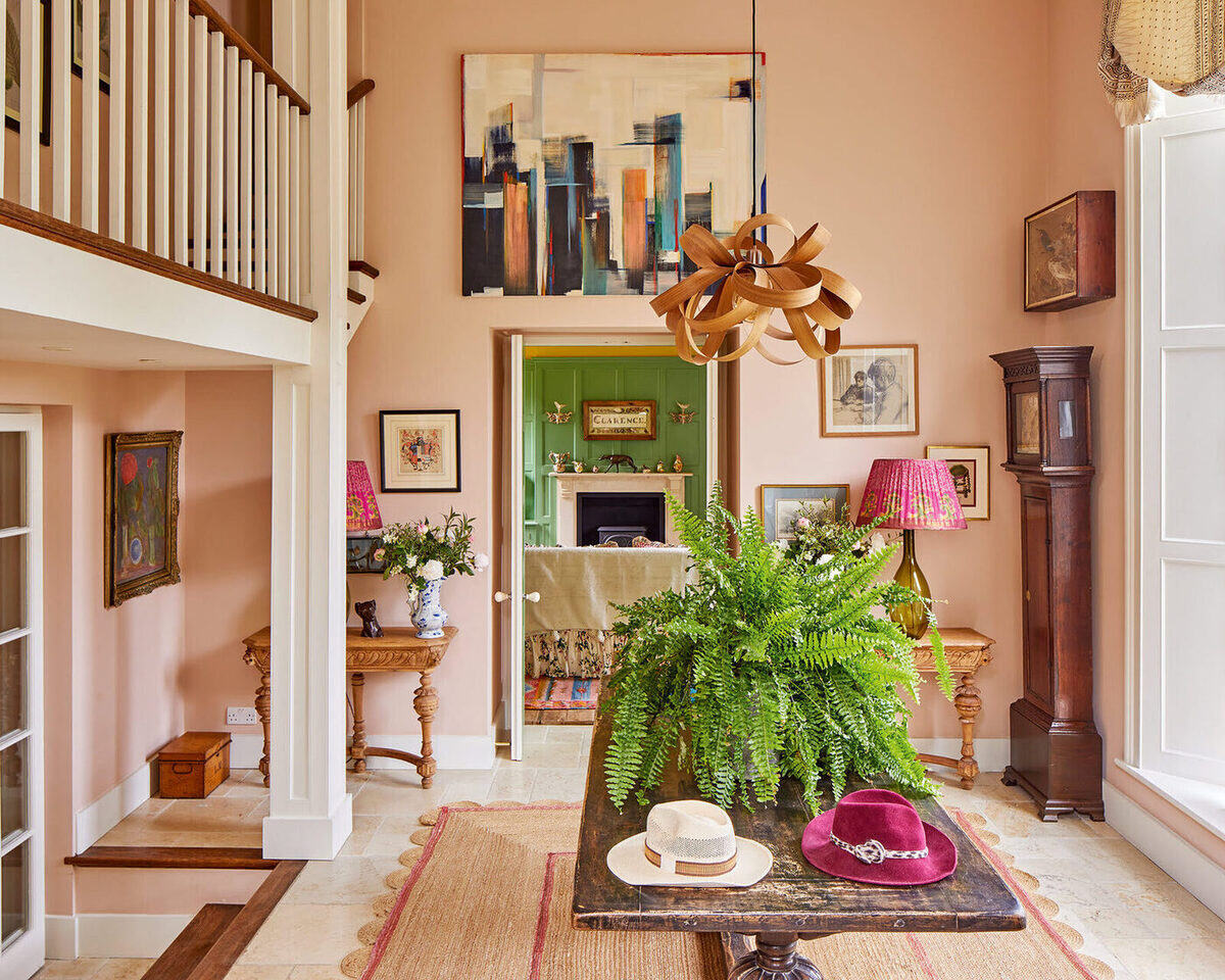 5 Living Room Paint Colors Going Out Of Style In 2024