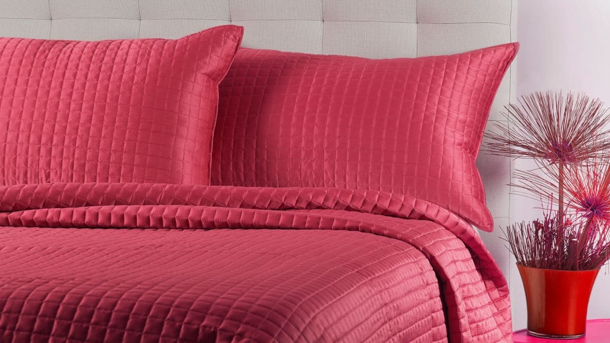 5 Pillow Colors To Avoid: These Colors Harm Your Sleep