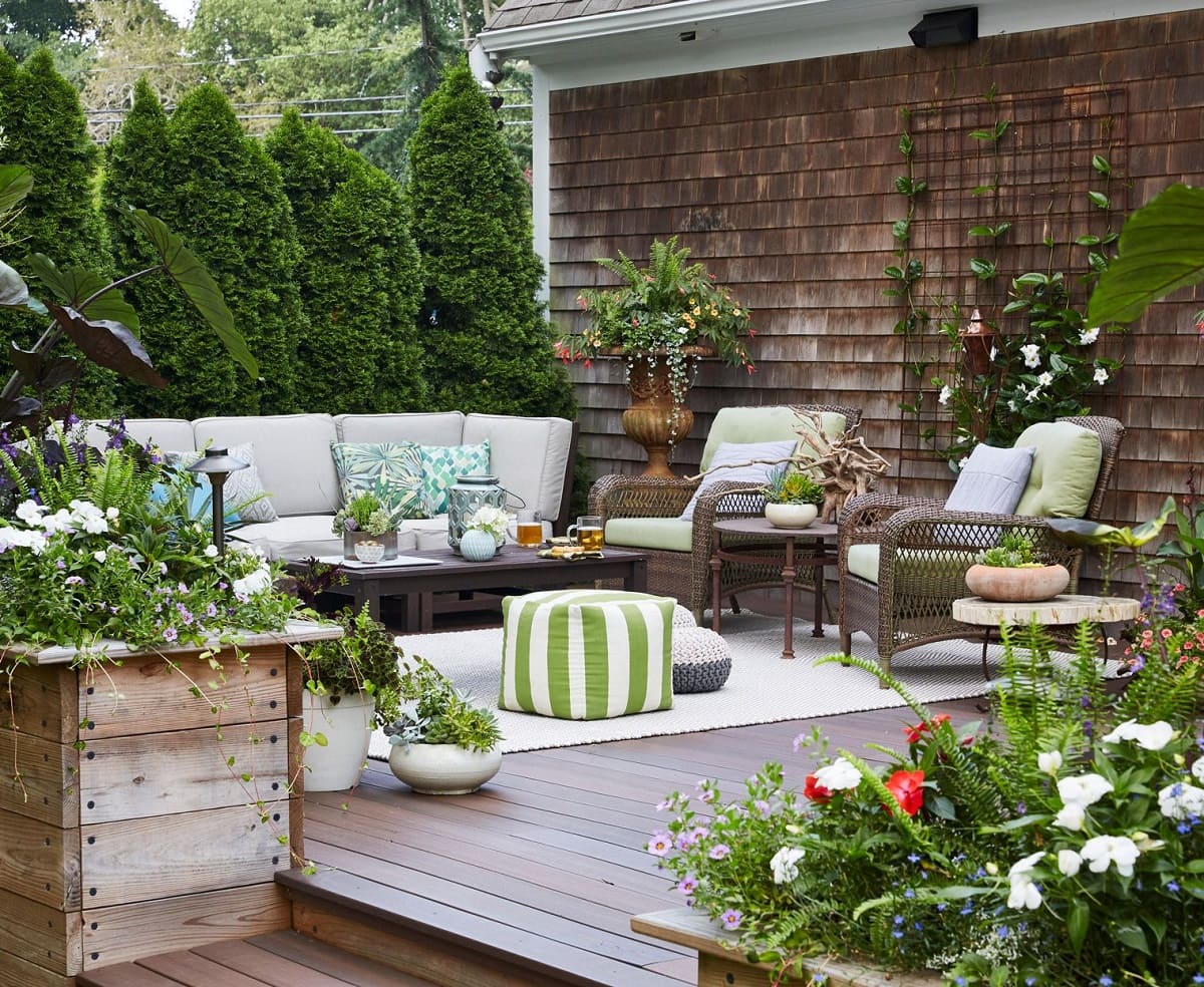 5 Simple Ways To Decorate Your Outdoor Space For Summer Entertaining