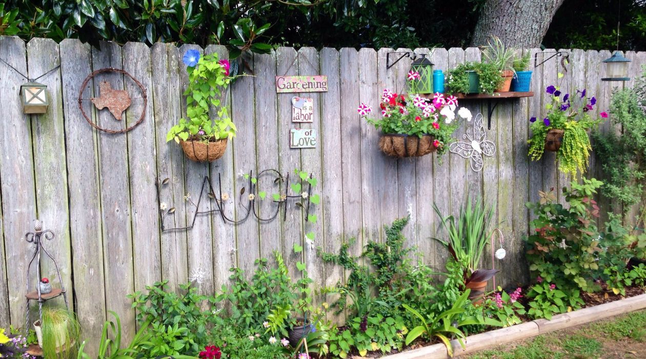6 DIY Fence Decorating Ideas To Dress Up Your Yard