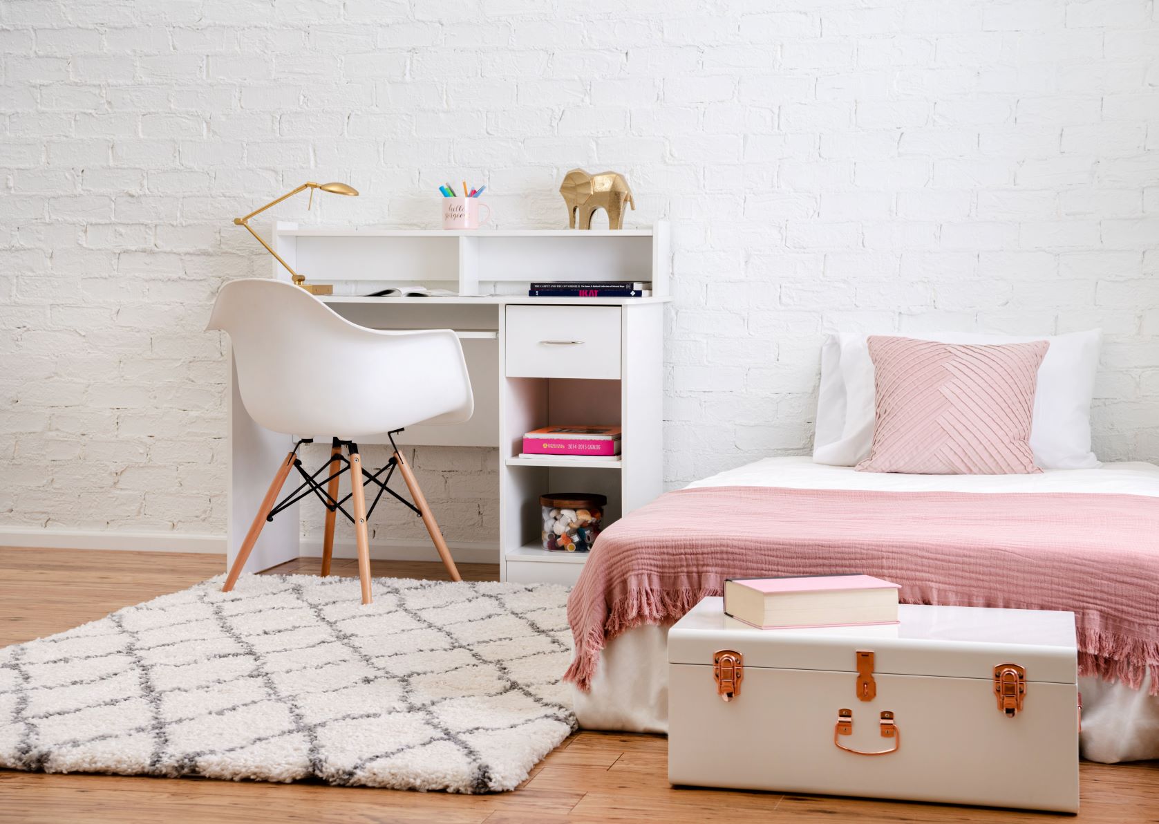 7 Dorm Room Organizing Rules For Less Clutter And More Space