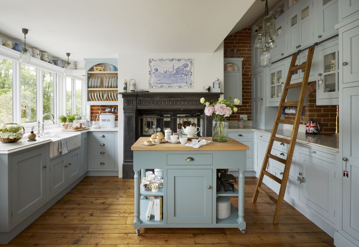 7 Lessons In Modern Farmhouse Style That The Designer Of This Elegant Kitchen Wants Us To Learn