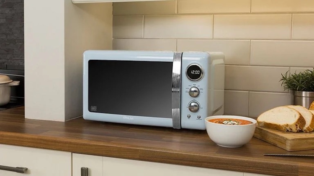 https://storables.com/wp-content/uploads/2023/08/8-amazing-smallest-microwave-oven-available-for-2023-1691481944.jpeg