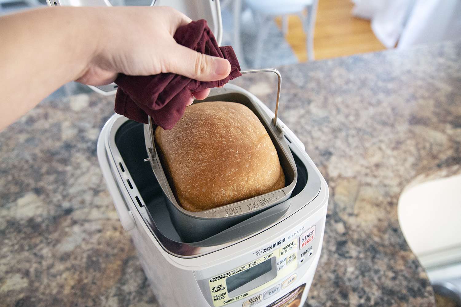 Briskind 19-in-1 Compact Bread Maker Machine, 1.5 lb / 1 lb Loaf Small  Breadmaker with Carrying Handle, Including Gluten Free, Dough, Jam, Yogurt