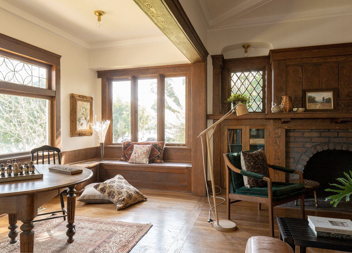 A 1905 Craftsman Restoration Overlooking Echo Park Lake, Los Angeles