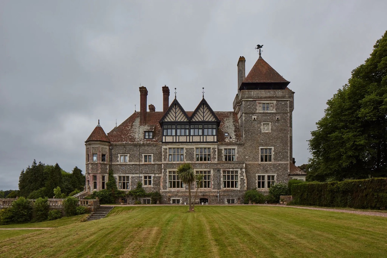 A Classic English Country Manor House In Devon