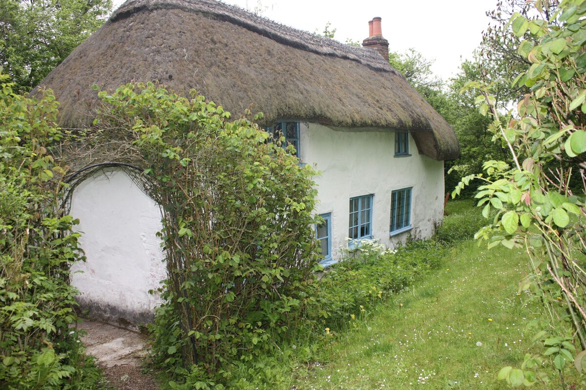 A Festive 16th-century Stone Cottage In Wiltshire