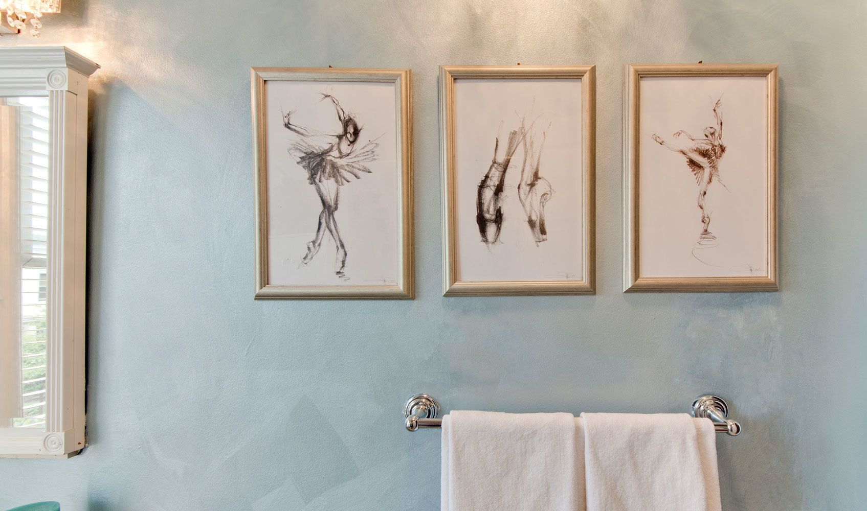 Bathroom Art Ideas: 10 Ways To Use Art In A Bathroom