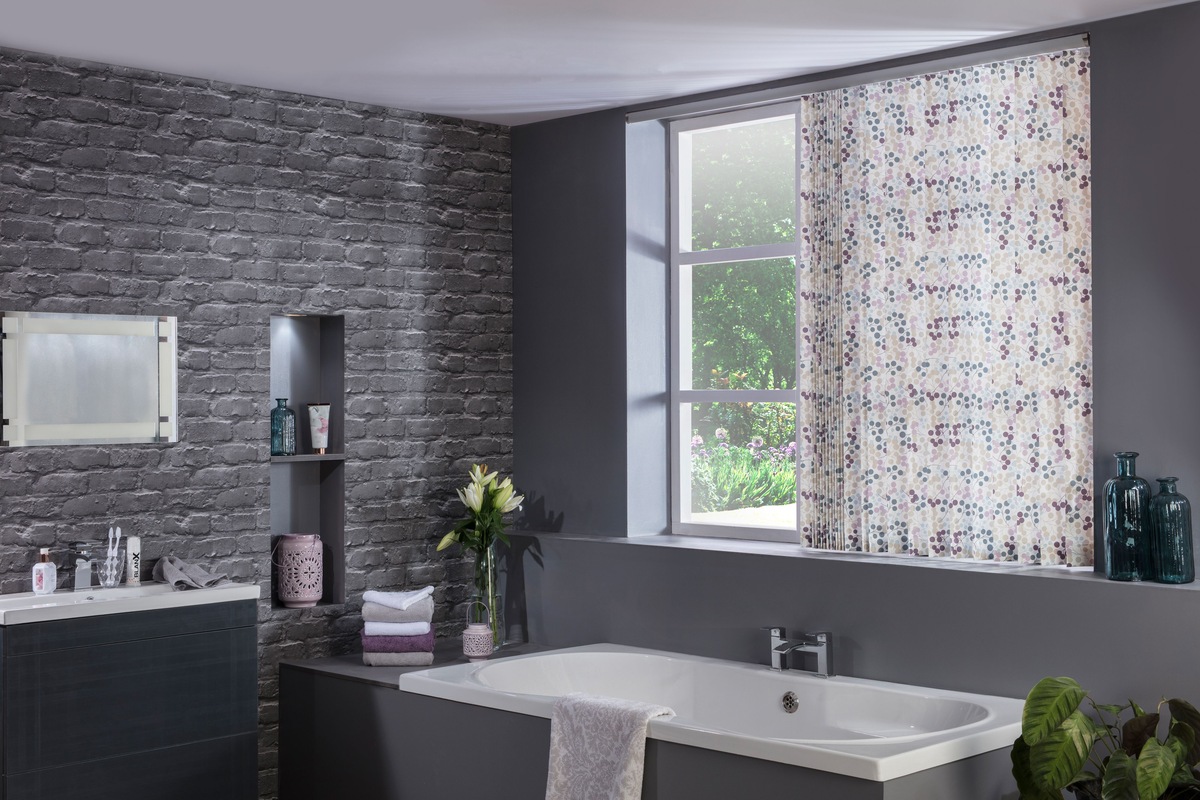 Bathroom Blind Ideas: 10 Beautiful Ways To Frame Windows