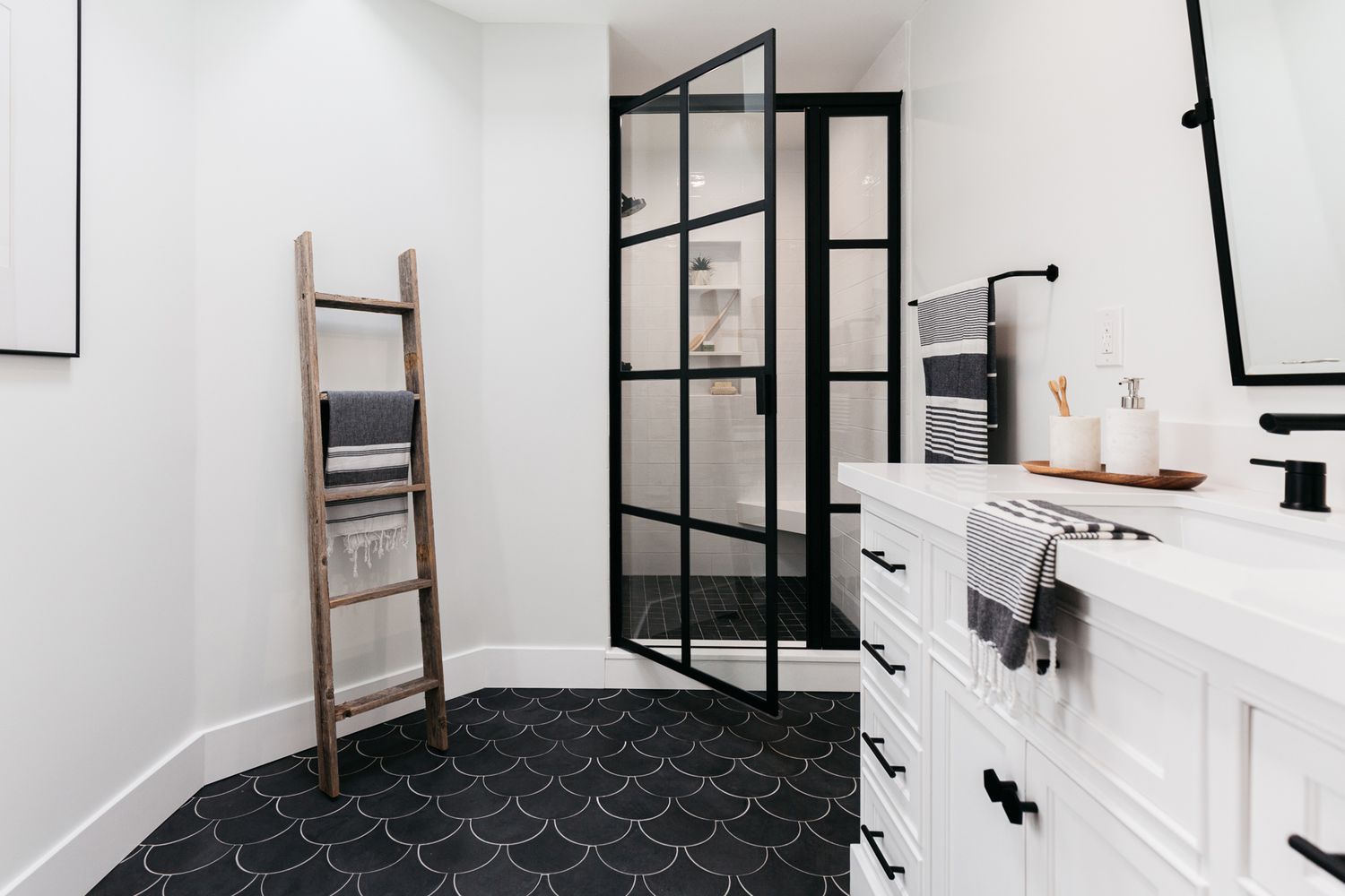 Black And White Bathroom Ideas: 10 Monochrome Schemes
