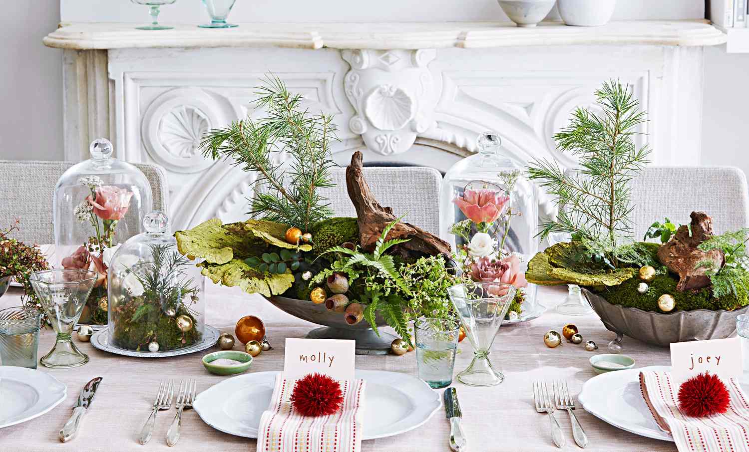 Christmas Table Centerpiece Ideas: 17 Beautiful Seasonal Designs
