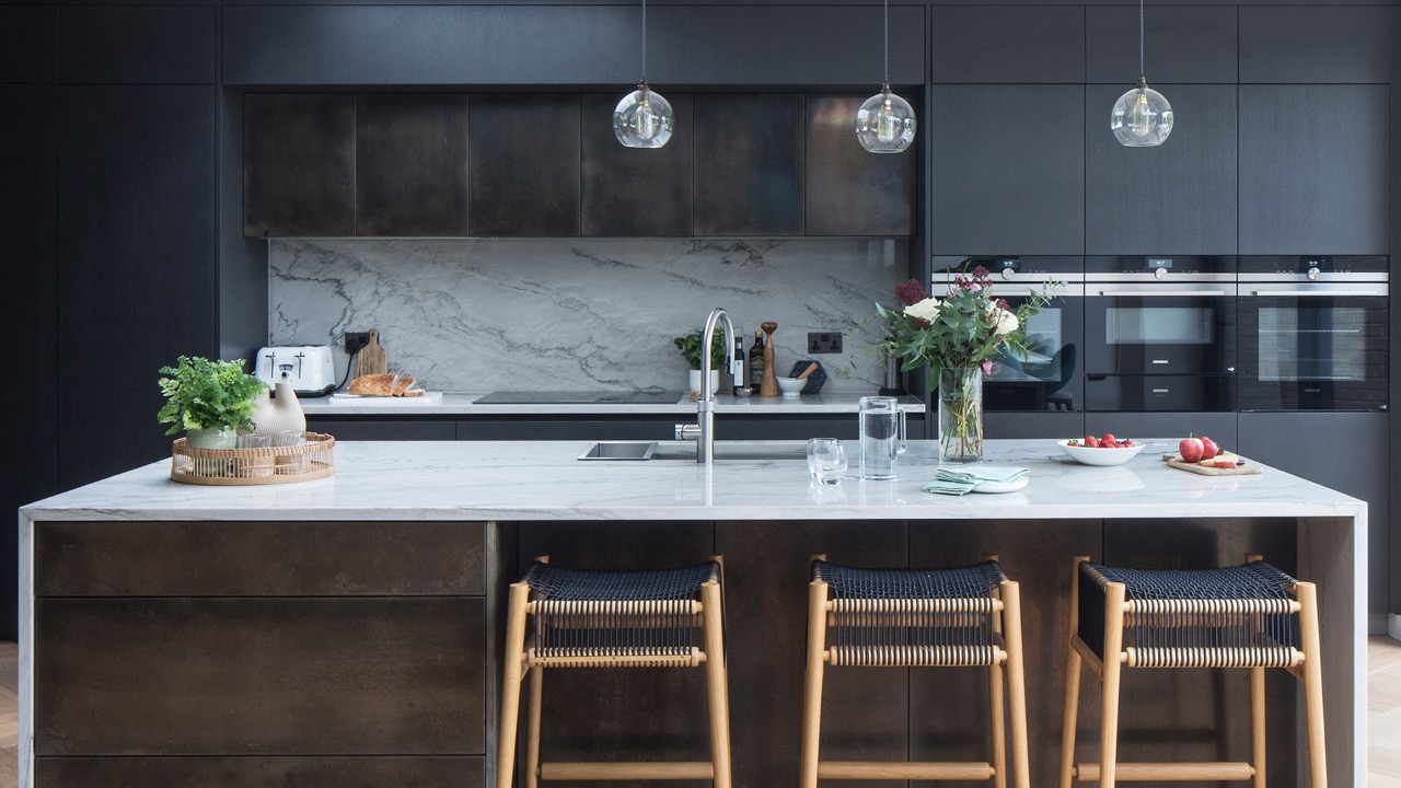 Dark Kitchen Cabinet Ideas: 10 Modern Dark Kitchen Spaces