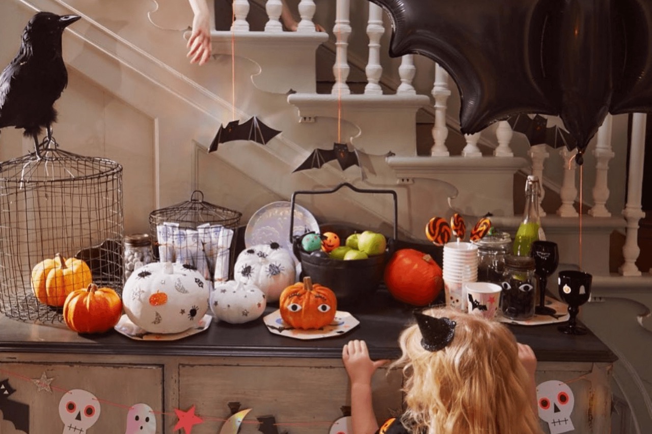 Halloween Decoration Ideas – 17 Cute Tricks To Make Your Home Look A Treat