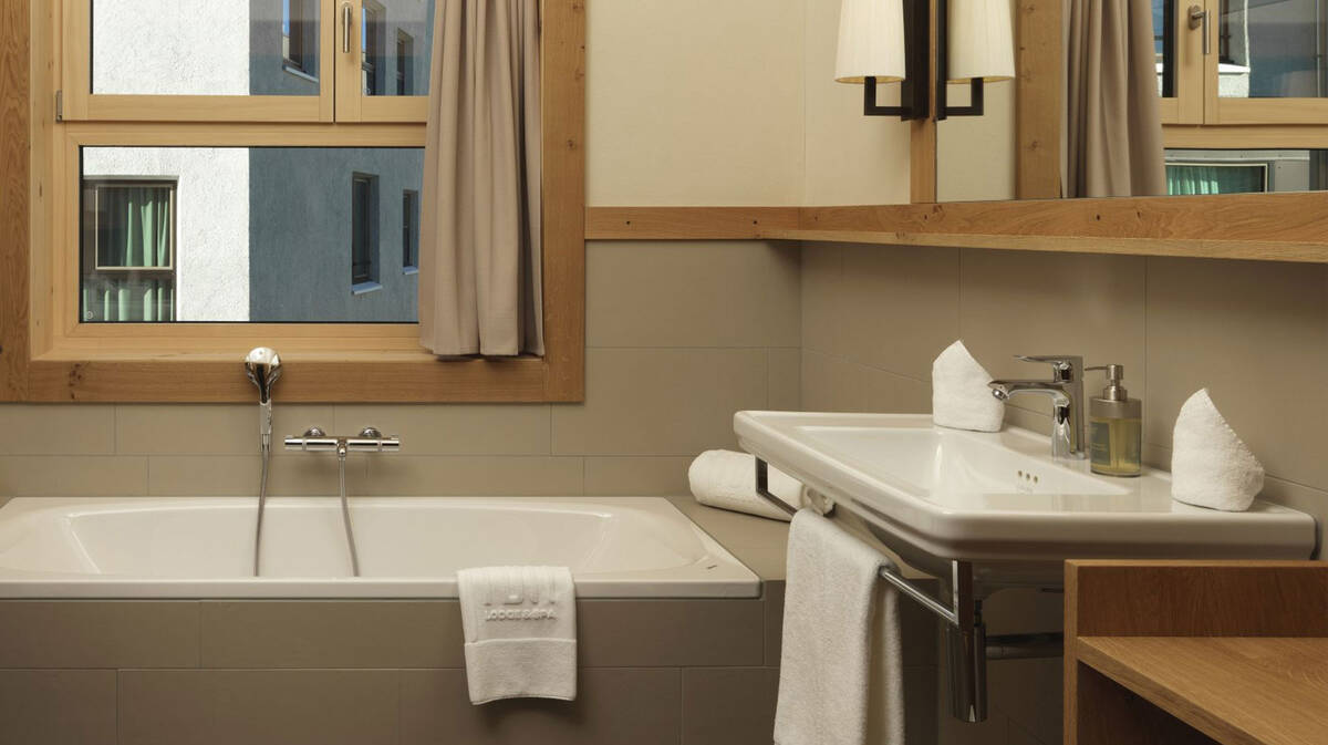 How Can I Make My Bathroom Cozy? 7 Ideas For A Warm Look