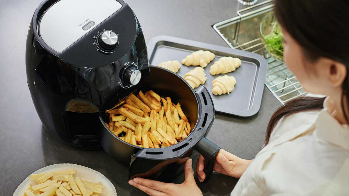 How Do Air Fryers Work? Why You Should Add One Your Wish List Now