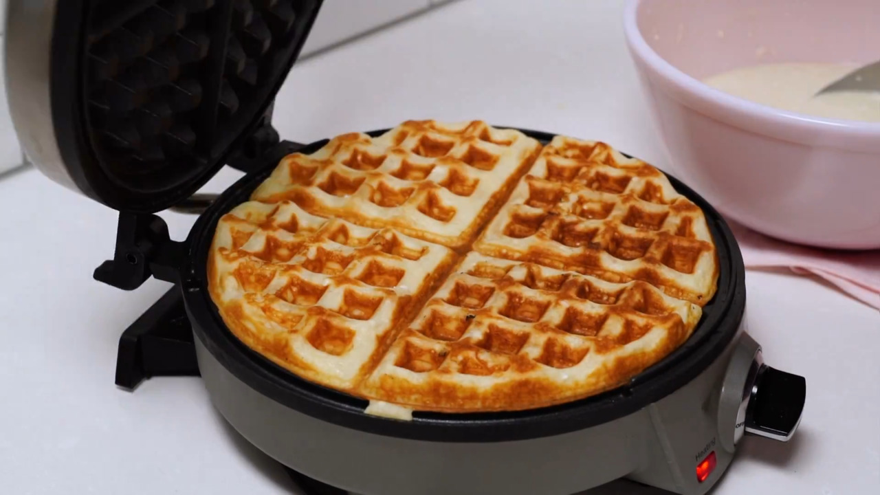 How Much Mix Do You Put On A Large Belguim Waffle Iron