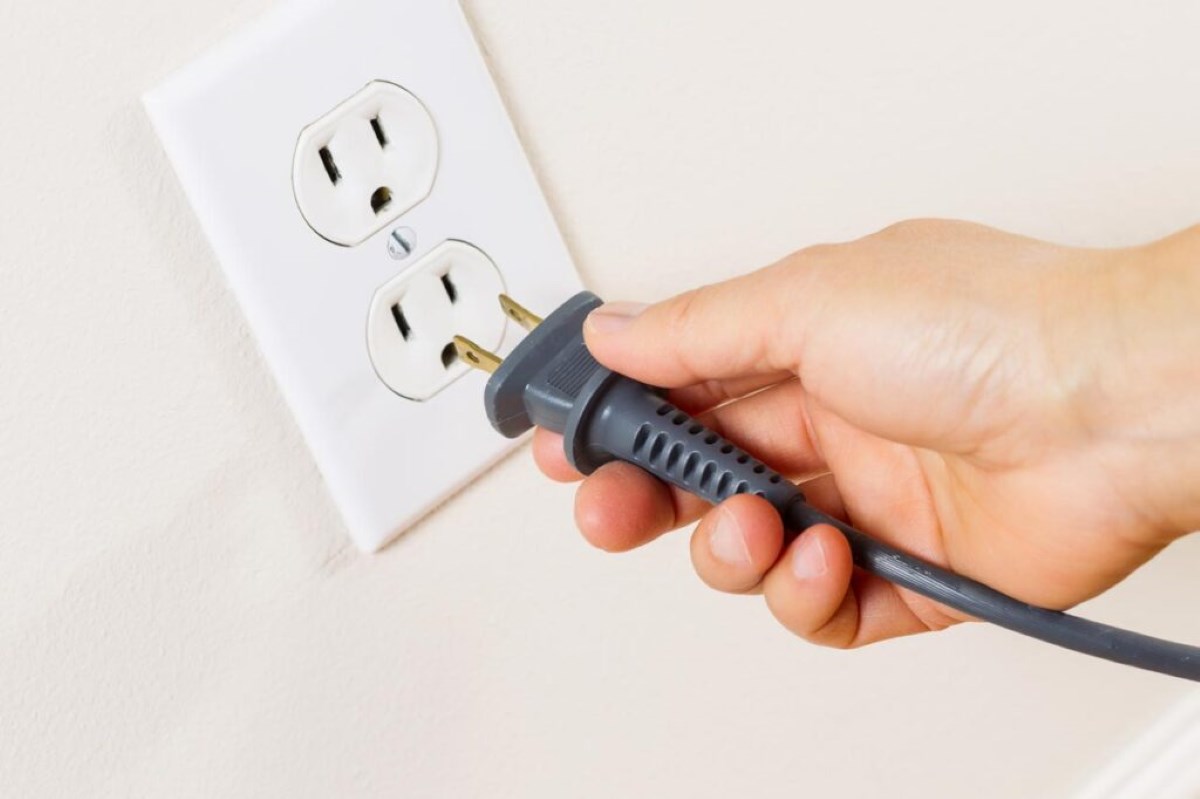 How Should You Unplug An Electrical Cord