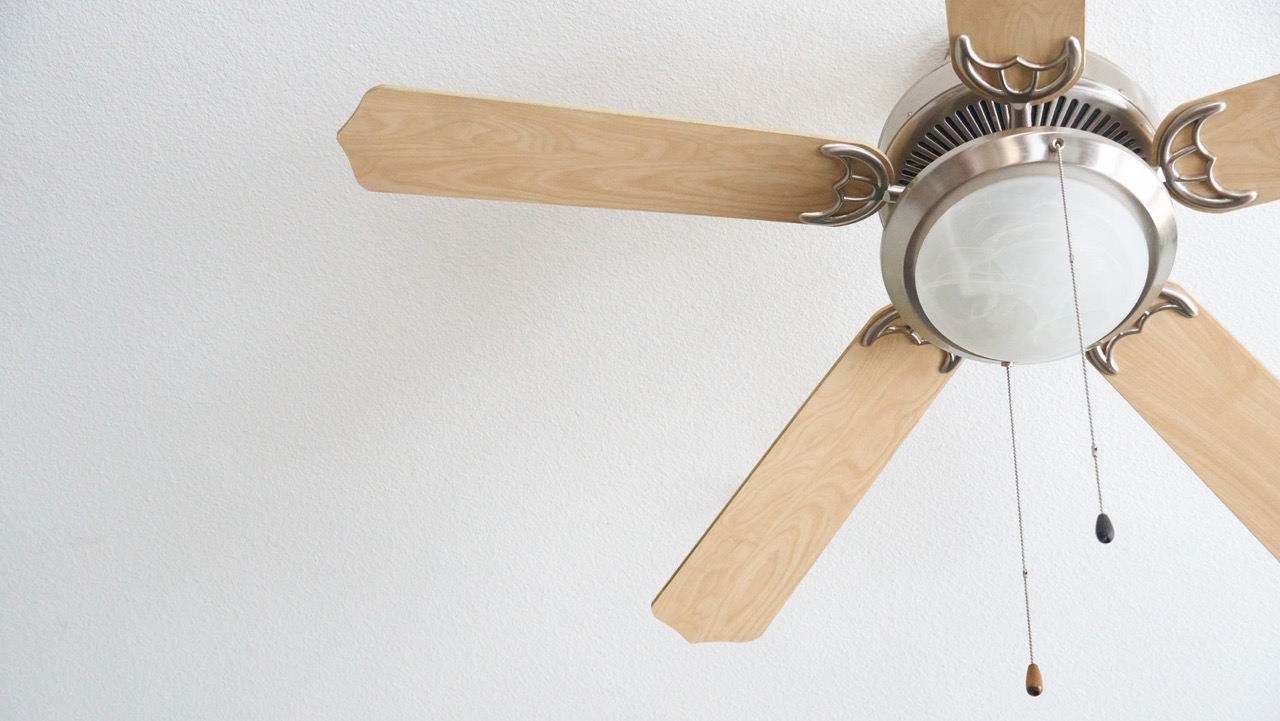 How To Balance Your Ceiling Fan So It Doesn’t Rattle And Wobble