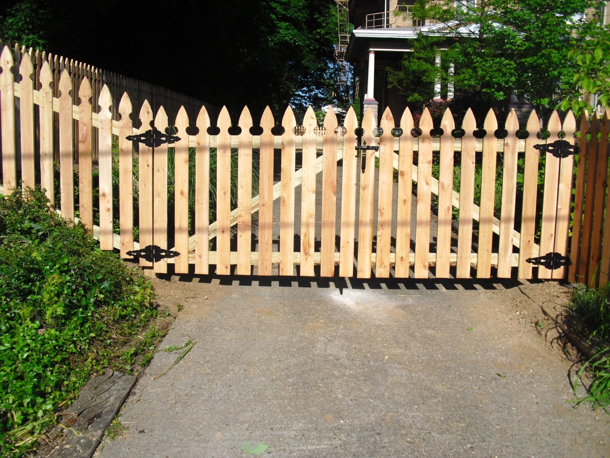 How To Build A Picket Fence With Gate To Enhance Your Yard