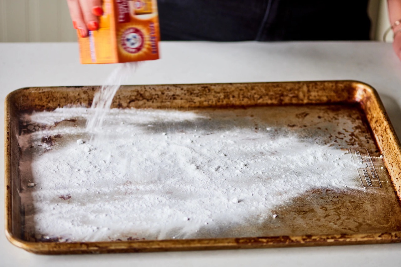 How To Clean A Baking Sheet: According To Professionals