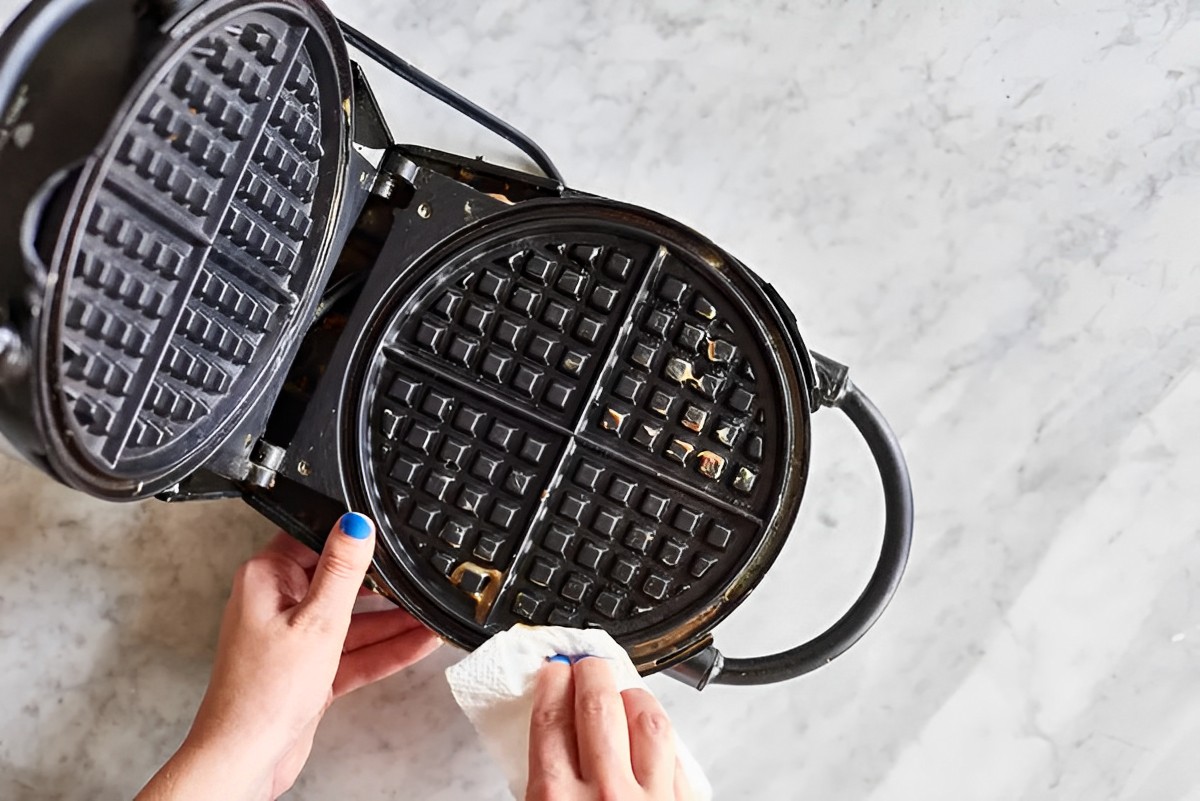 How To Clean Donut Glaze Out Of A Waffle Iron