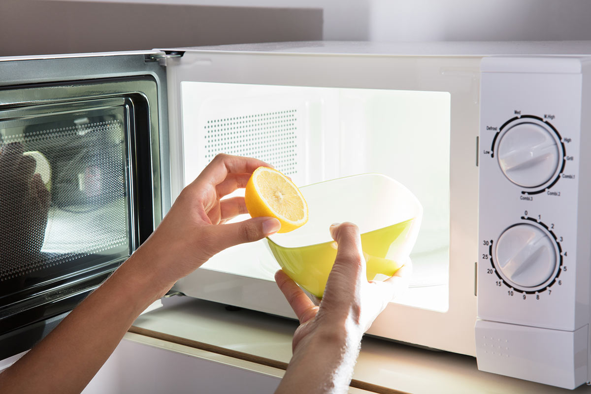 How To Clean Microwave Oven With Lemon Juice