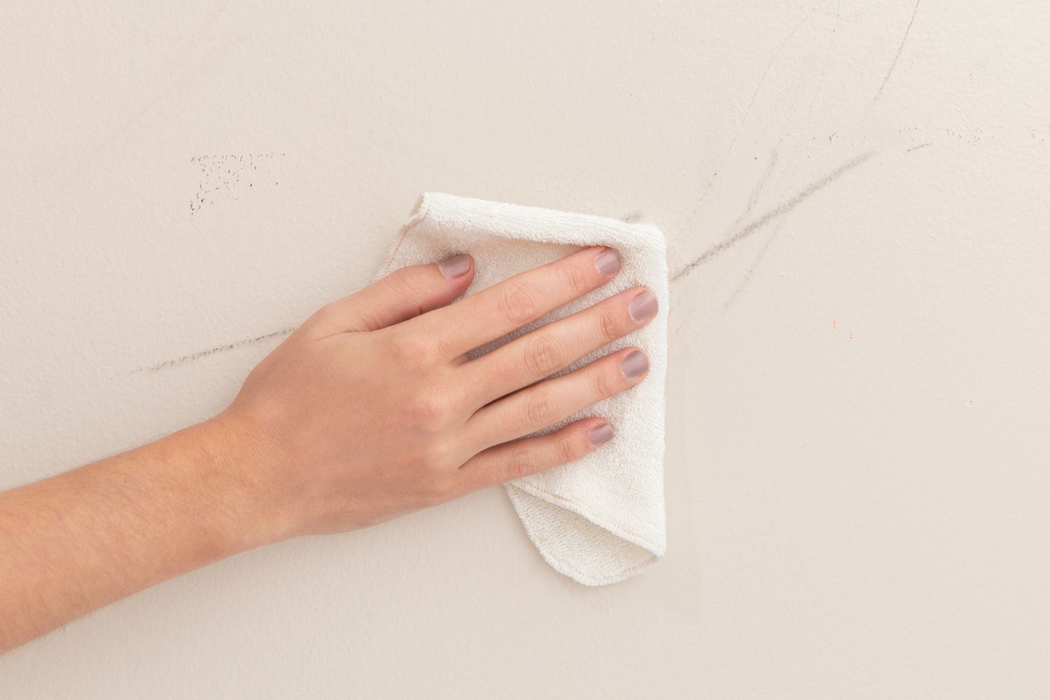 How To Clean Walls To Remove Scuffs And Stains