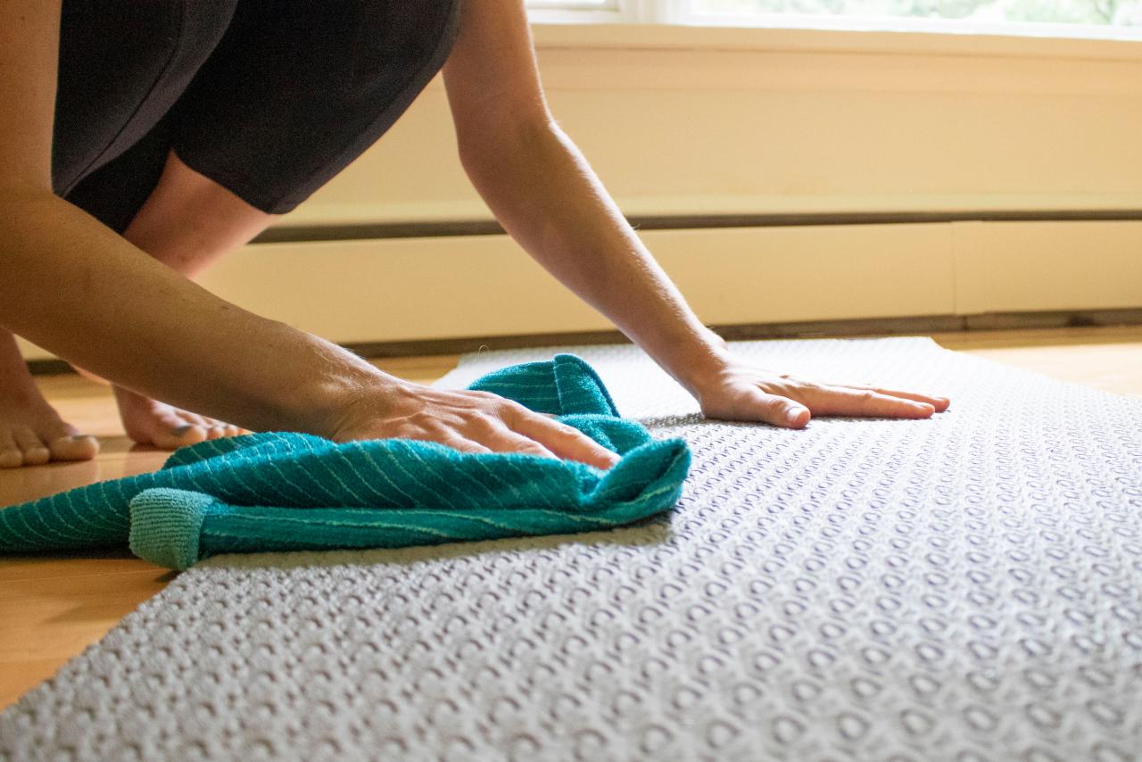 How To Clean Your Yoga Mat (Because You Definitely Don’t Do It Enough)