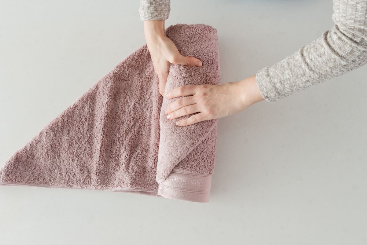 How To Fold Towels 4 Different Ways For A Luxurious Bathroom