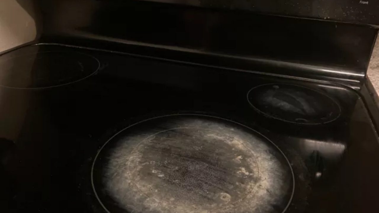 How to Get Burned Water Marks off a Stove