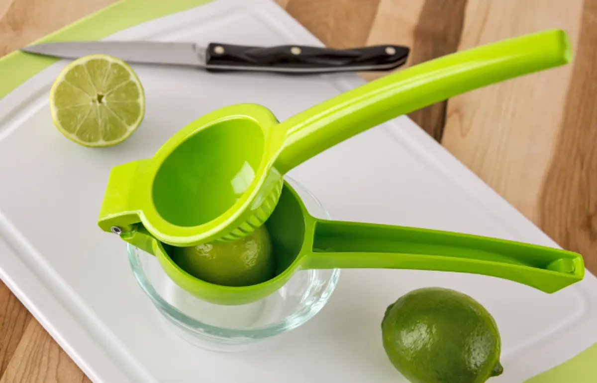 How To Juice A Lime With A Juicer