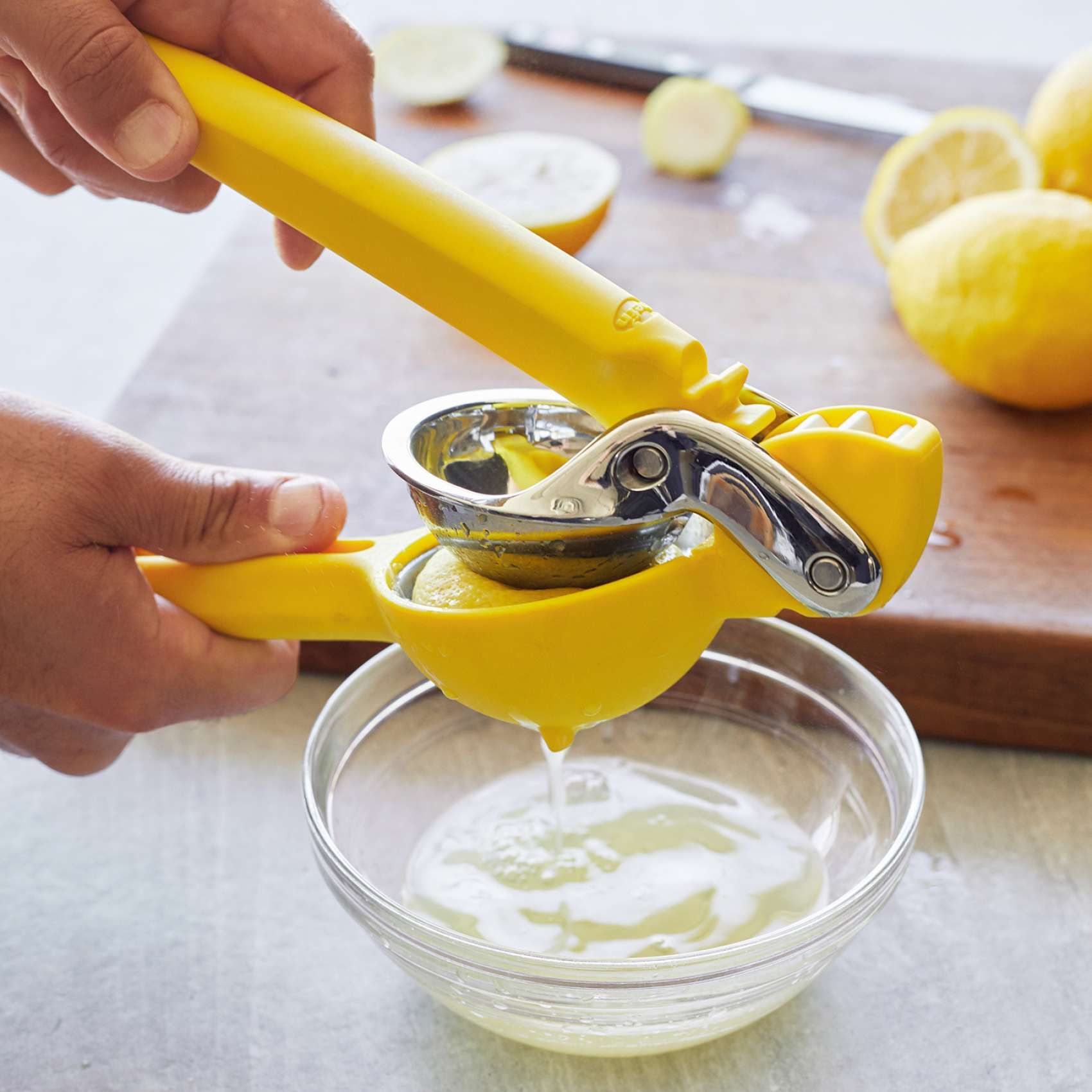 How To Juice Lemon In Juicer