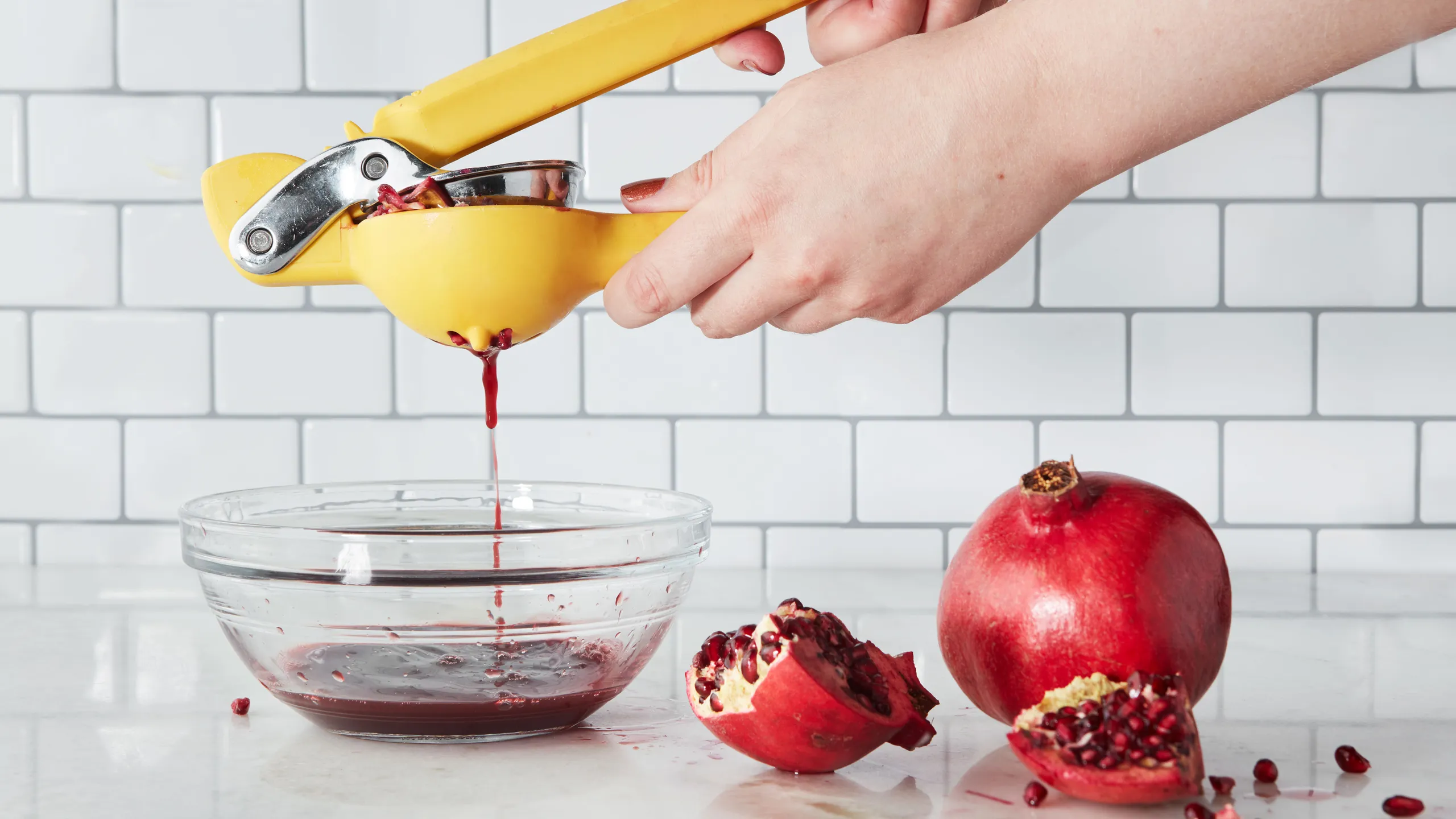 How To Juice Pomegranates In A Juicer