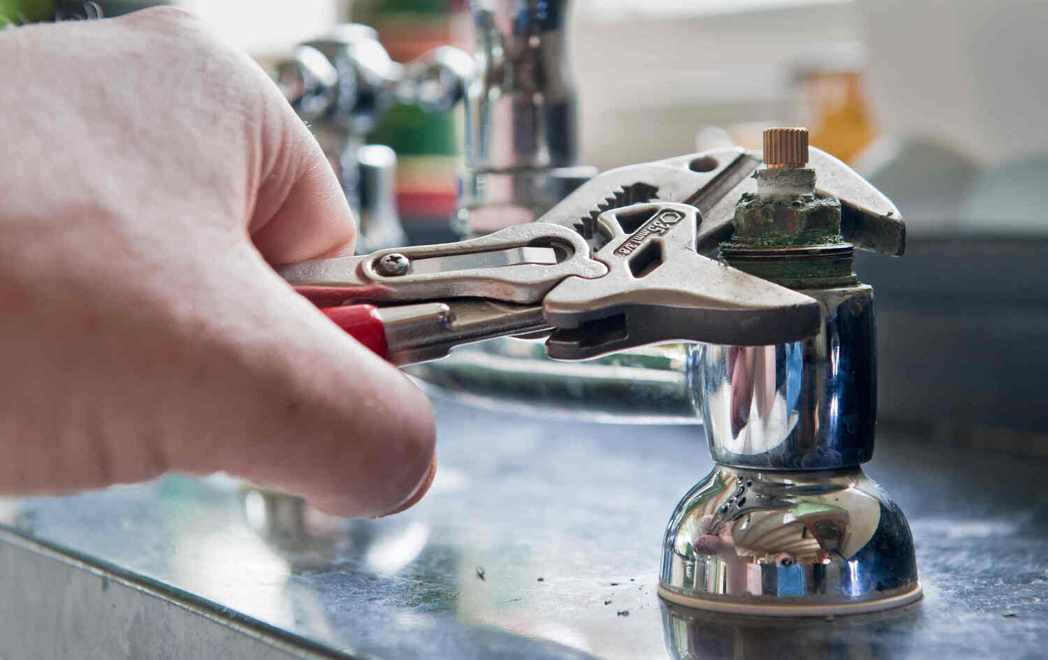 How To Loosen A Tight Faucet Handle
