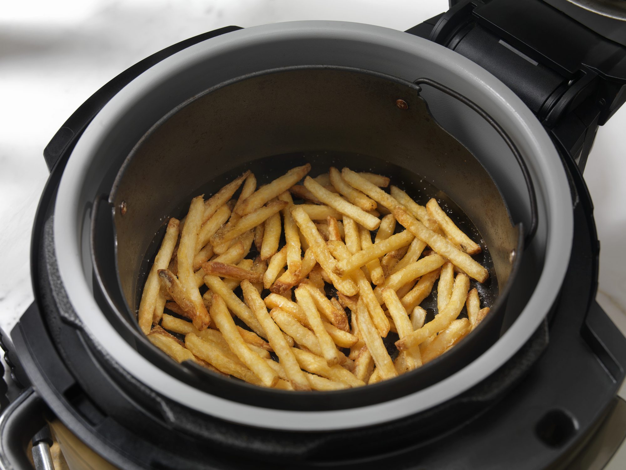 How To Make French Fries In An Air Fryer: 2 Recipes For Crisp Fries