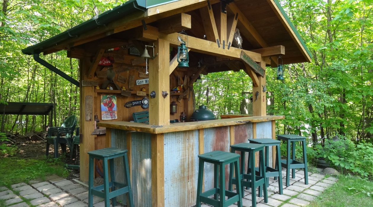 How To Make This Charming DIY Outdoor Bar In A Weekend