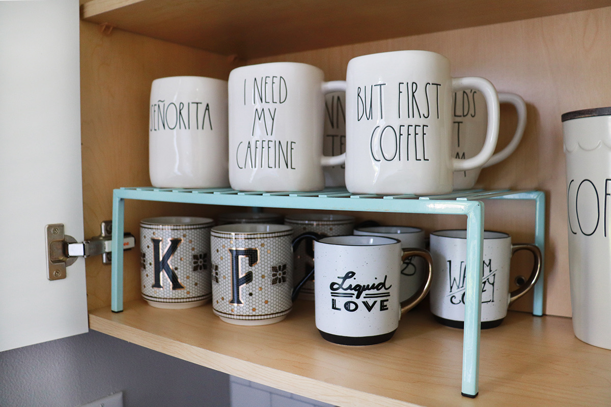 How To Organize Coffee Mugs, According To Pro Organizers