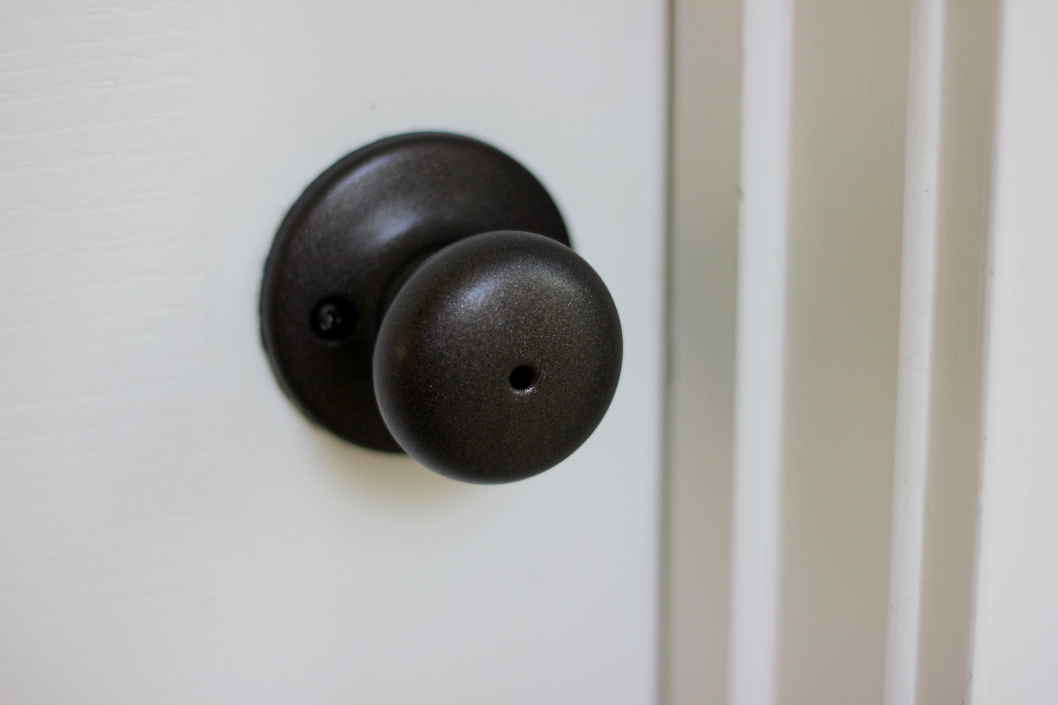 How to Paint Door Knobs and Hardware So They Look New Again