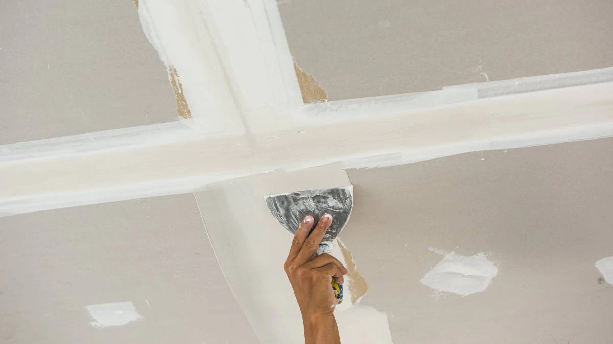 How To Plaster A Ceiling: An Expert Guide