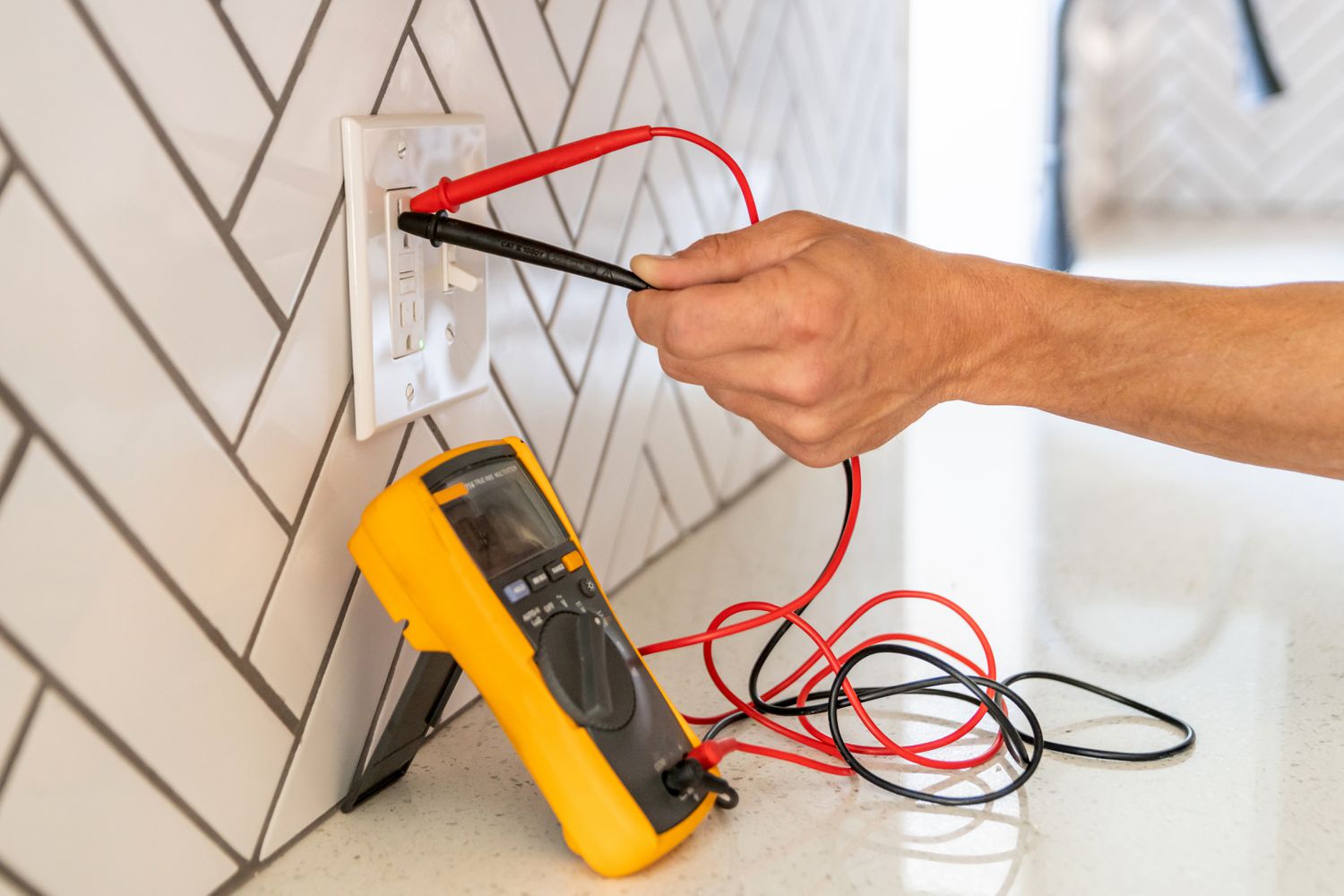 How To Properly Test Outlets With A Multimeter 5 Ways