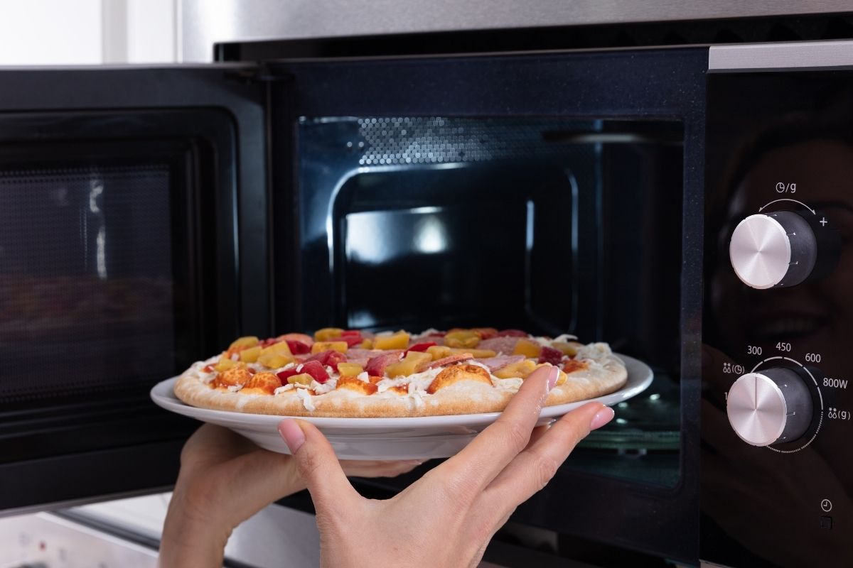 How To Reheat Pizza In Microwave Oven