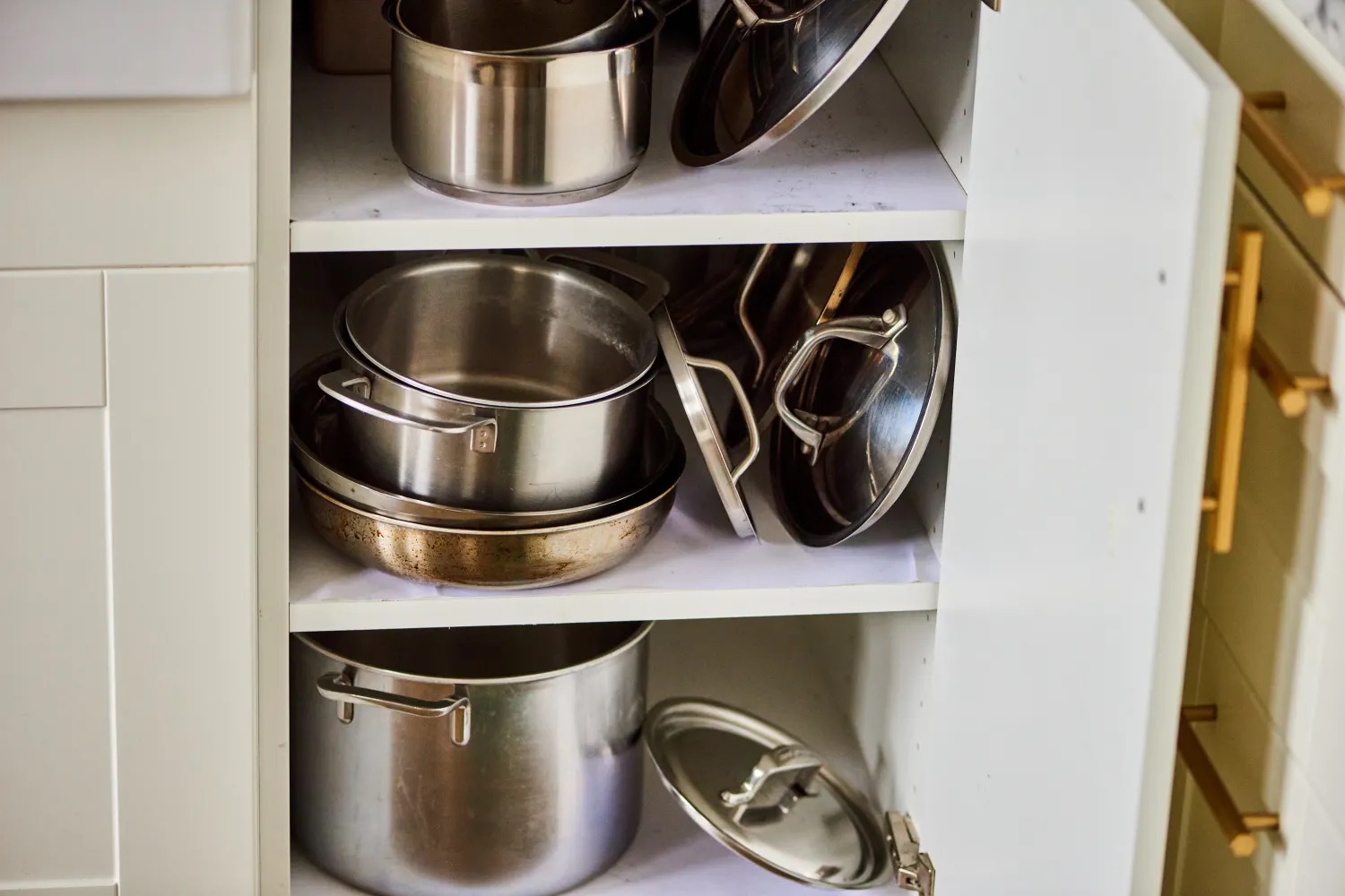 How To Store Pot Lids: 10 Best Ways To Organize Pan Lids