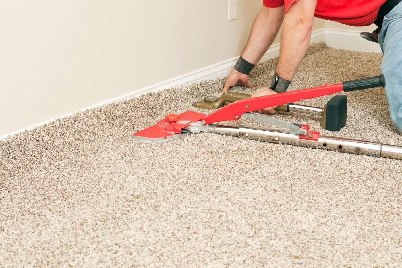 How To Stretch A Carpet: Simple Steps To Success