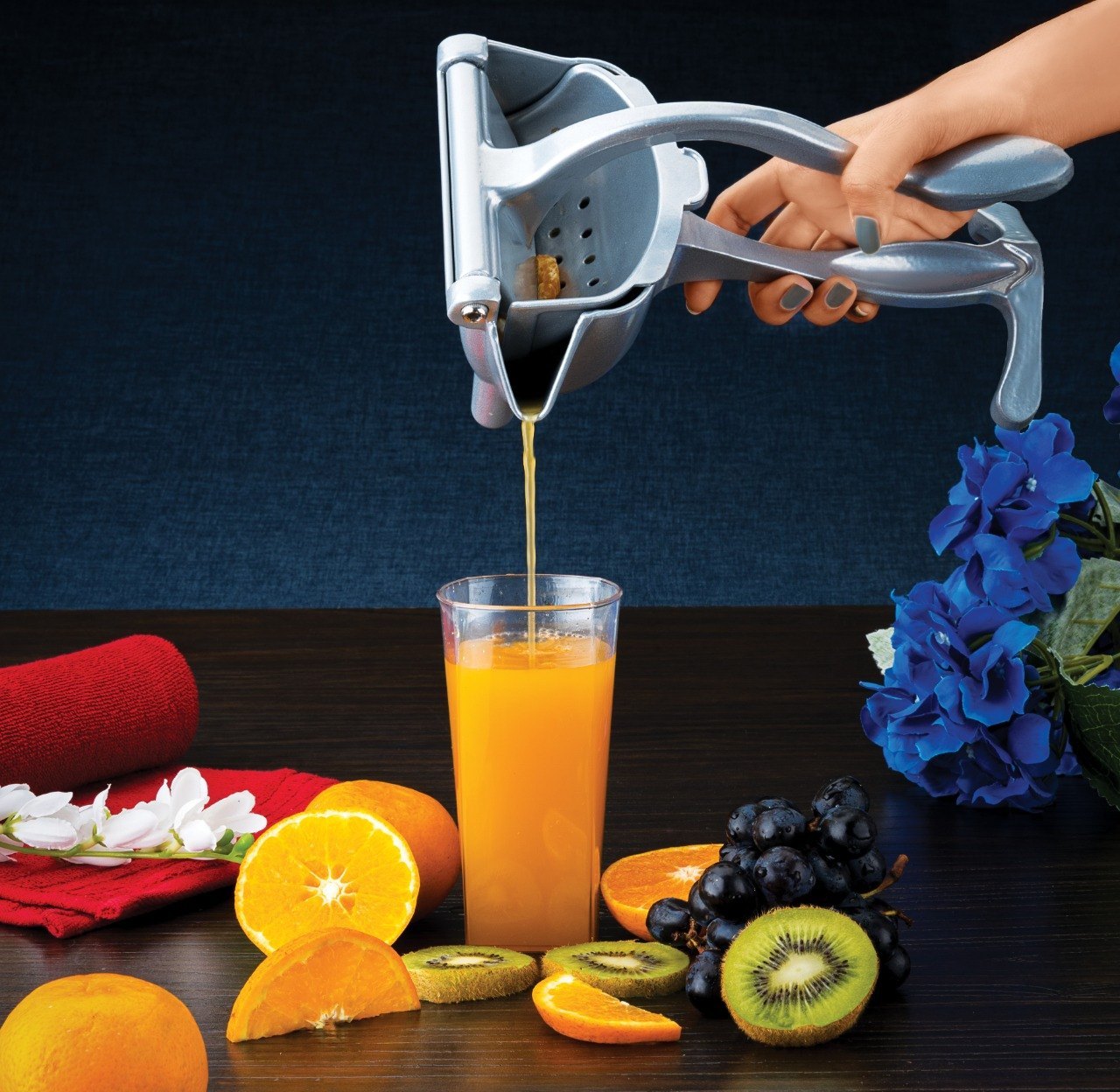 How To Use A Handheld Juicer