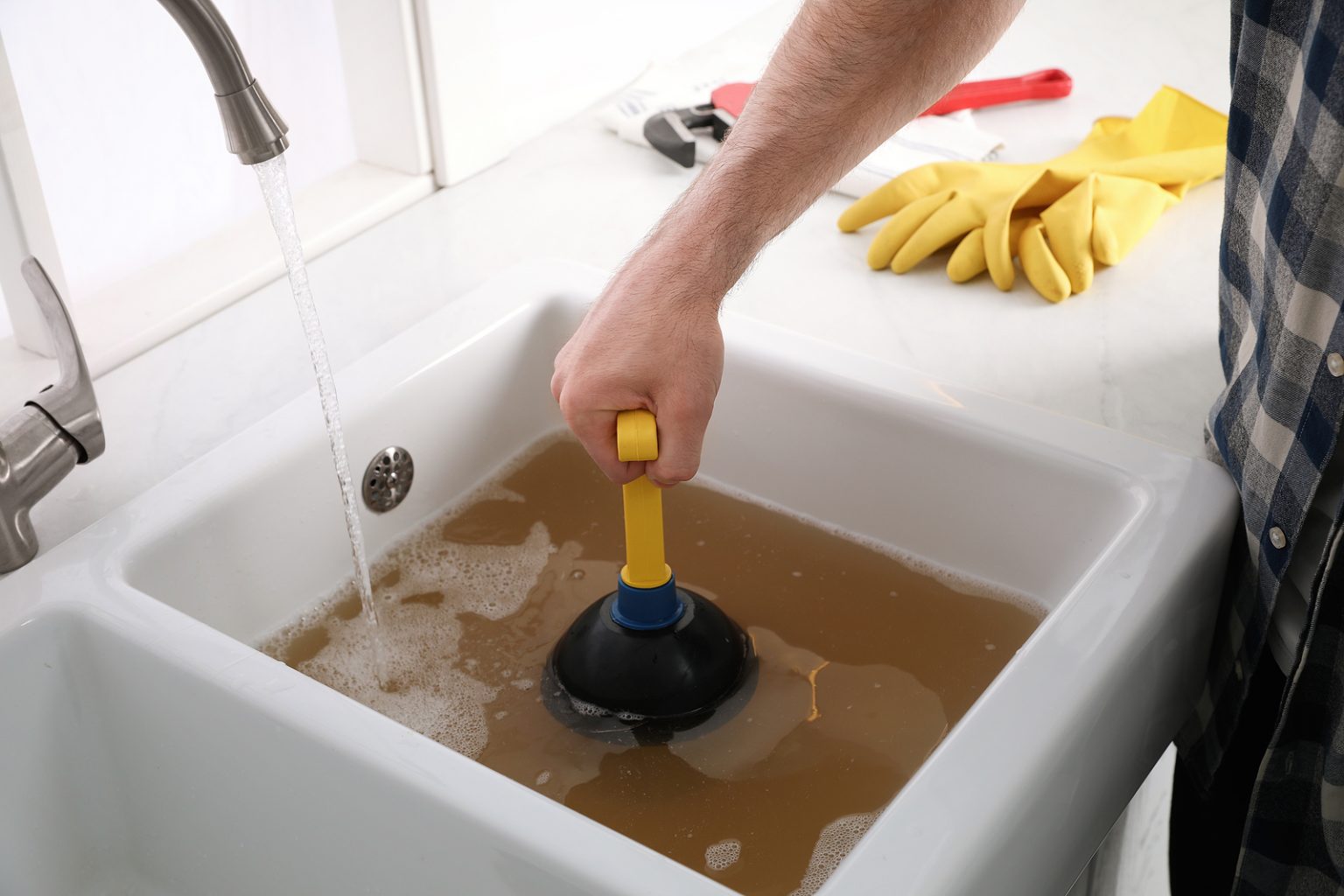 How To Use A Plunger: For Fast Plumbing Fixes
