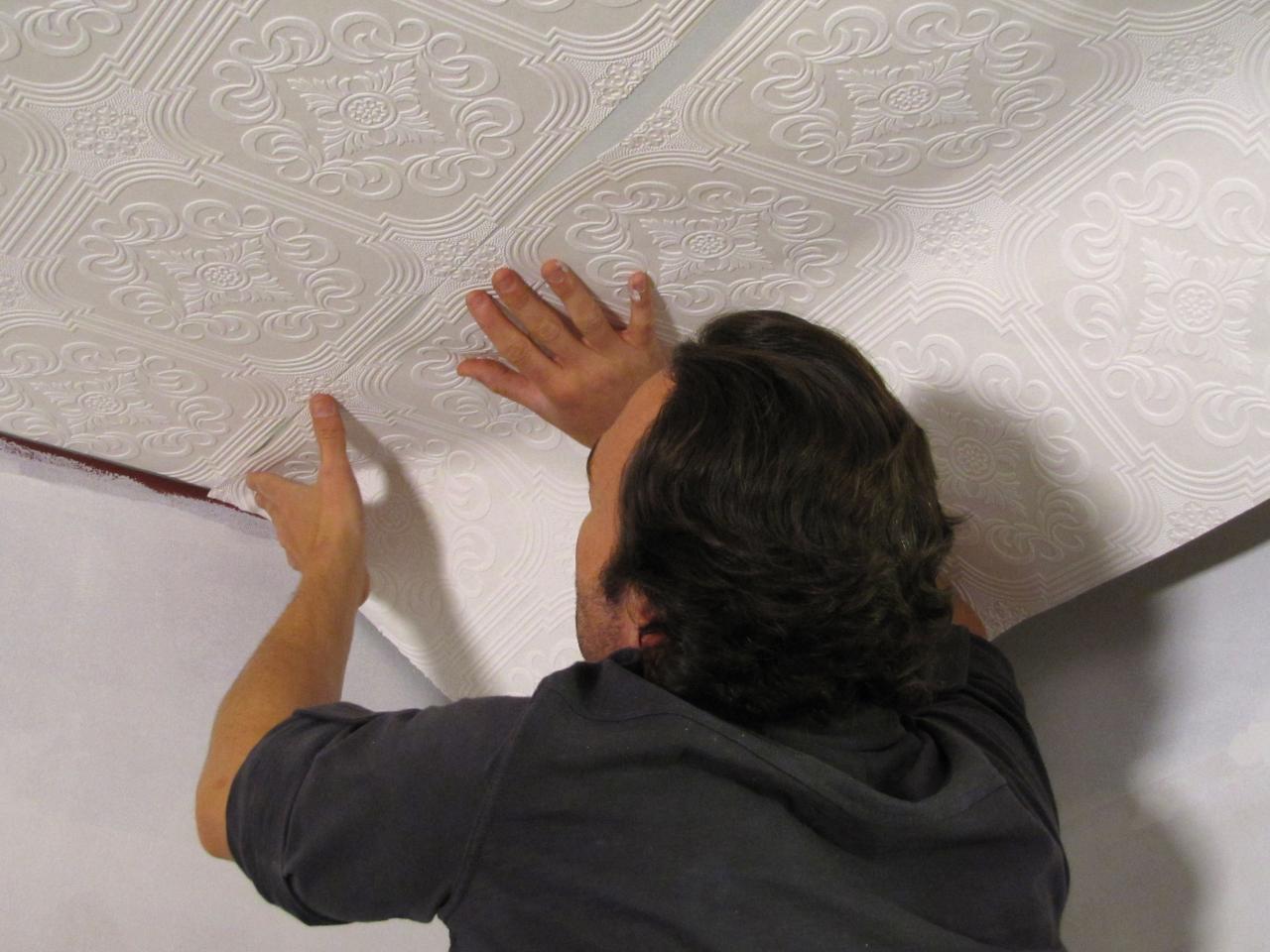 How To Wallpaper A Ceiling: 5 Steps For Getting Pro Results